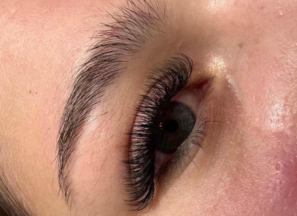 Eyelash extensions Beauté Cils Saint-Lin 11 - Russian volume, classic and hybrid