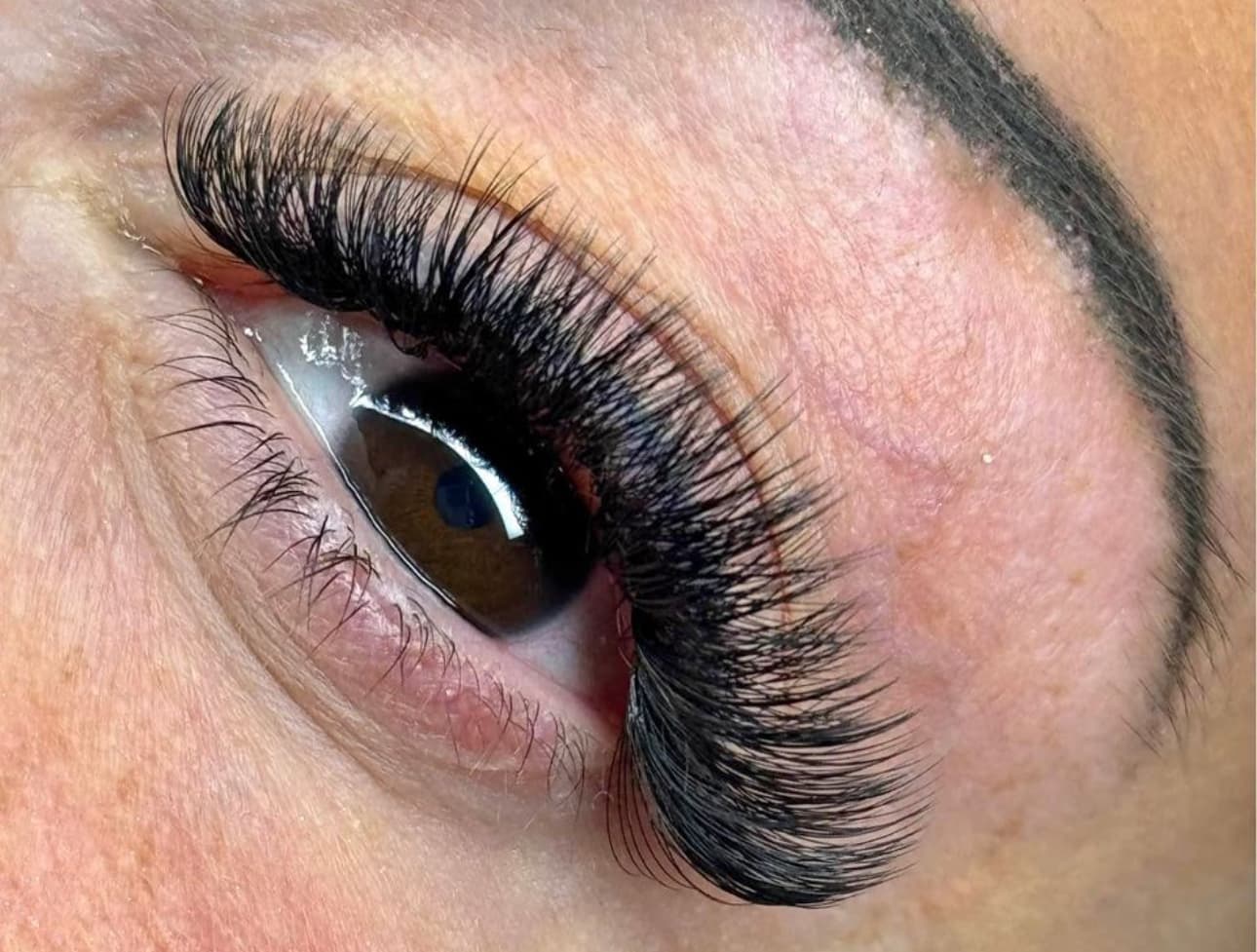 Eyelash extensions Beauté Cils Saint-Lin 15 - Russian volume, classic and hybrid