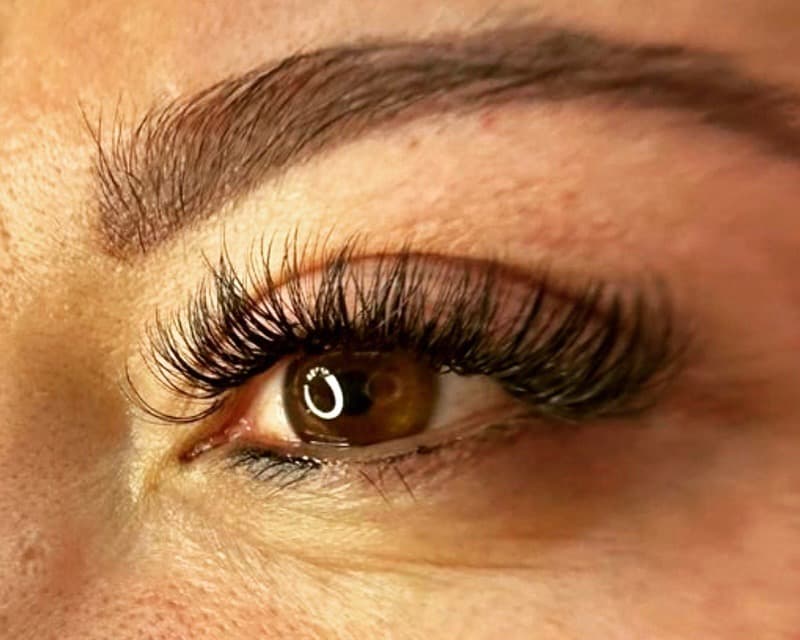 Eyelash extensions Beauté Cils Saint-Lin 17 - Russian volume, classic and hybrid