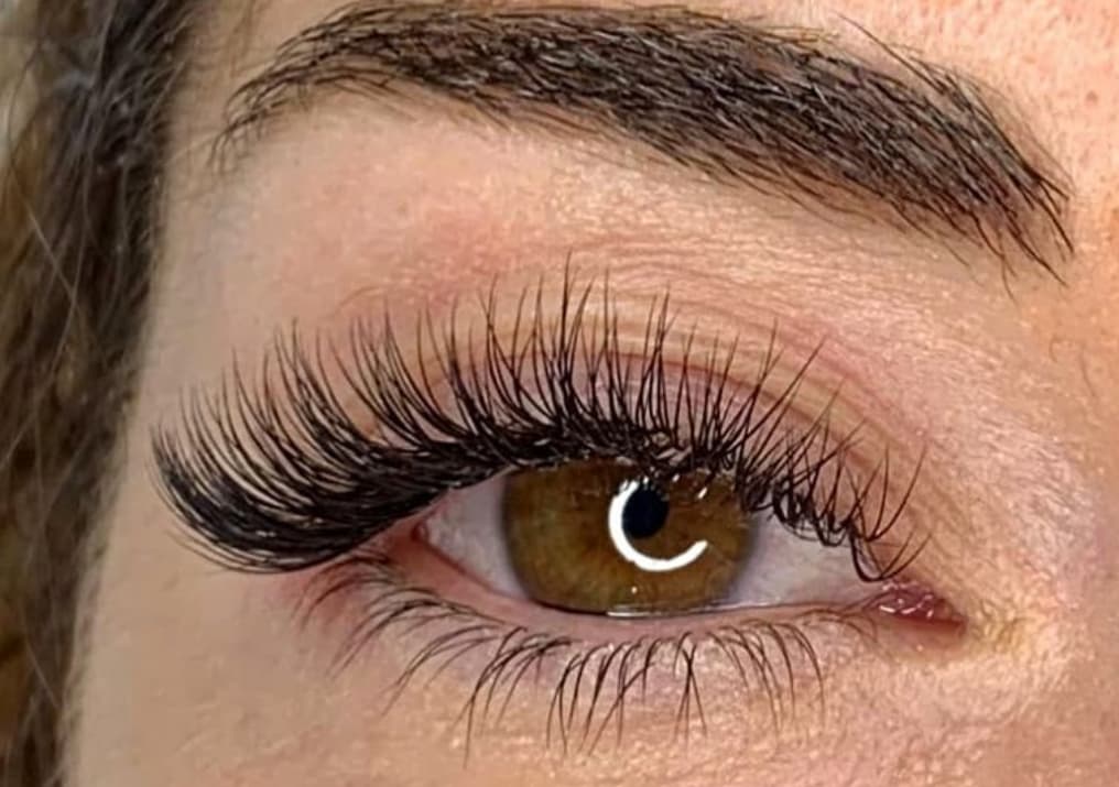 Eyelash extensions Beauté Cils Saint-Lin 3 - Russian volume, classic and hybrid