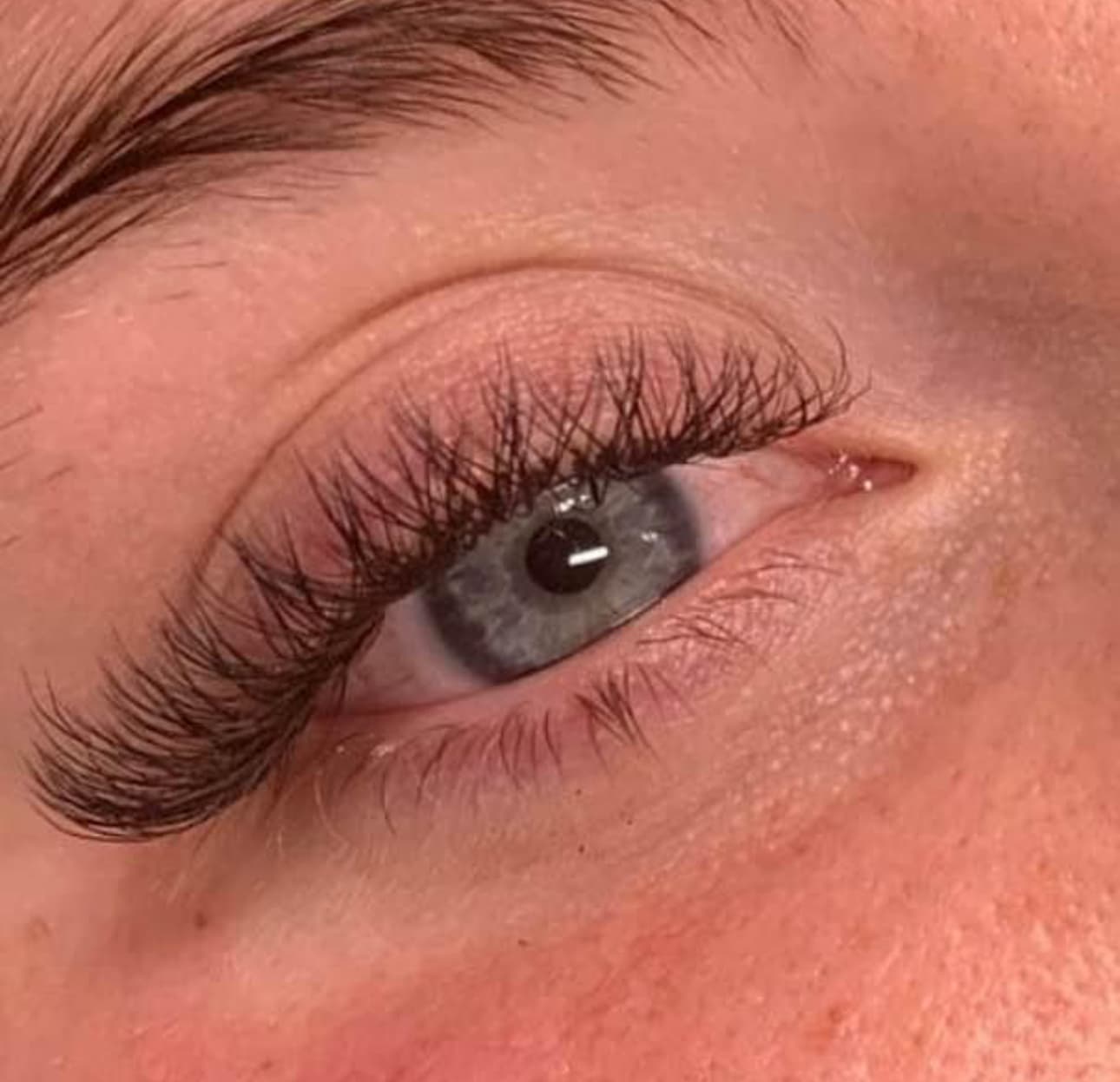 Eyelash extensions Beauté Cils Saint-Lin 7 - Russian volume, classic and hybrid